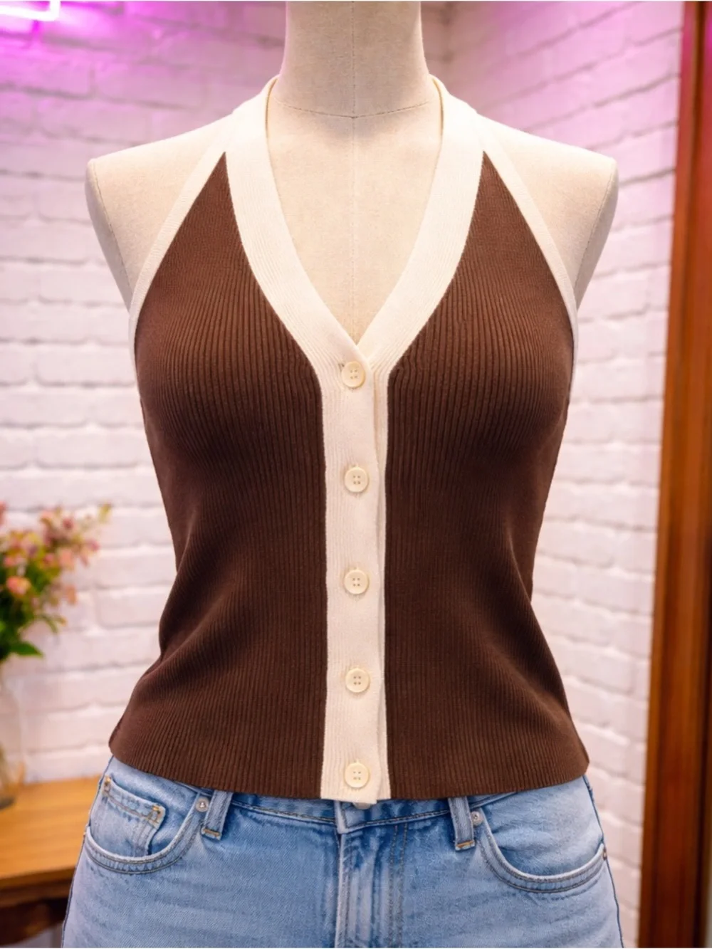 Abercrombie & Fitch Brown Halter Knit Top – Contrast Trim – Size XL - Picture 2 of 6